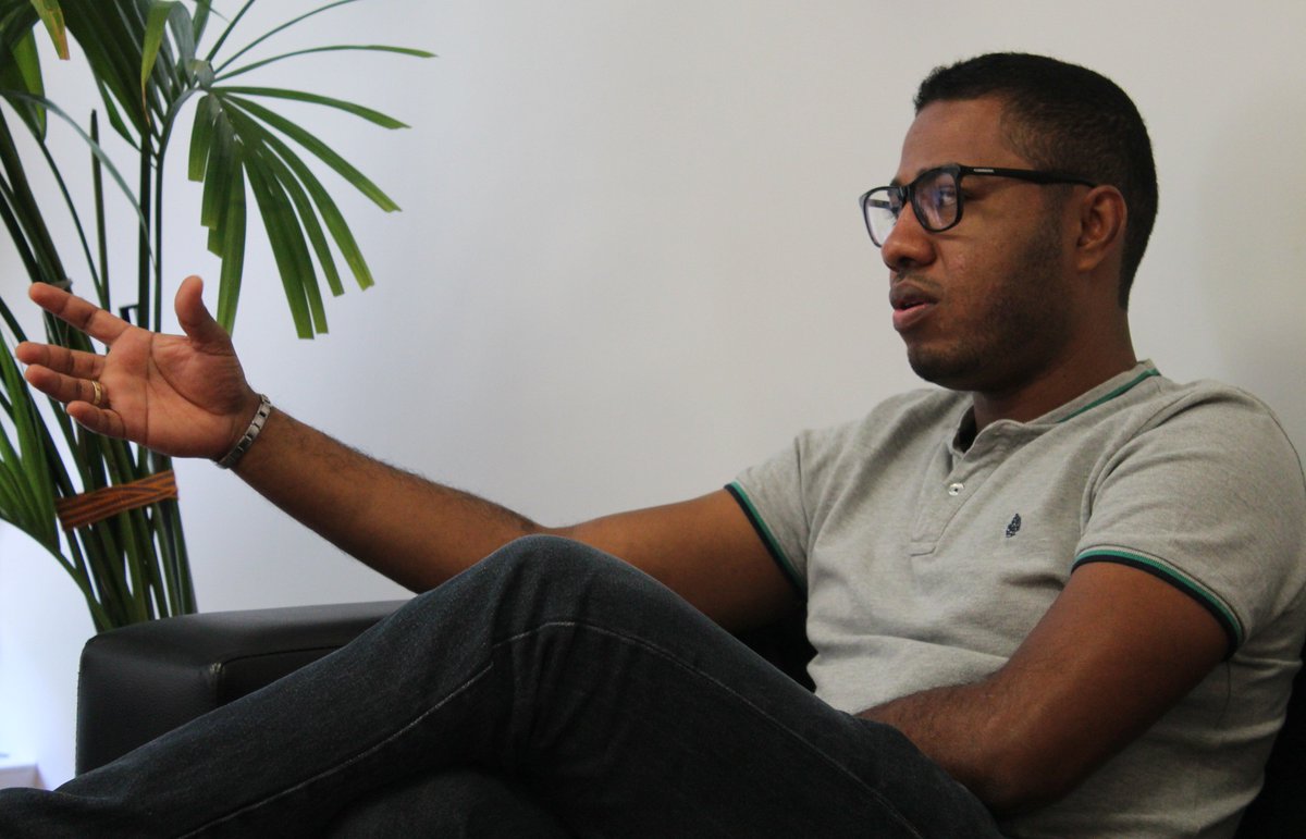 La Cónsul María del Carmen Chicaíza se reunió con el #Chef ecuatoriano, radicado en Barcelona, Alex Clavijo. Hablaron sobre estrategias y acciones a seguir para promocionar nuestra #gastronomía en #Cataluña.

👉Próximamente les estaremos informando 🔪🍴

#AlgoSeMueve #ChefLife