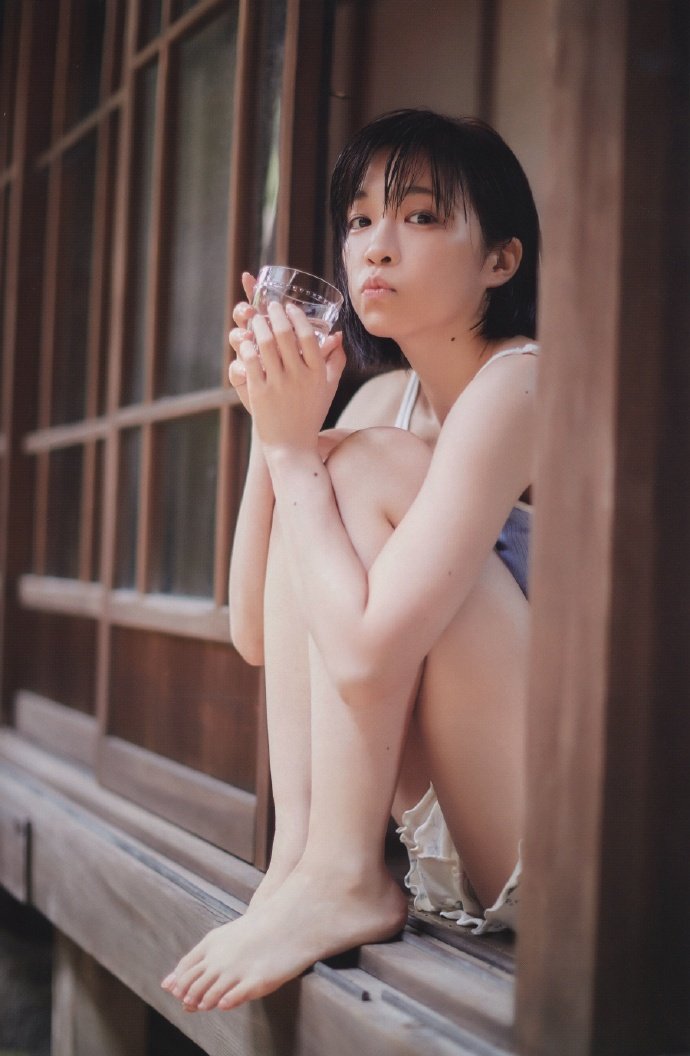 女性声優の太もも 諏訪彩花 握手会行きてぃ