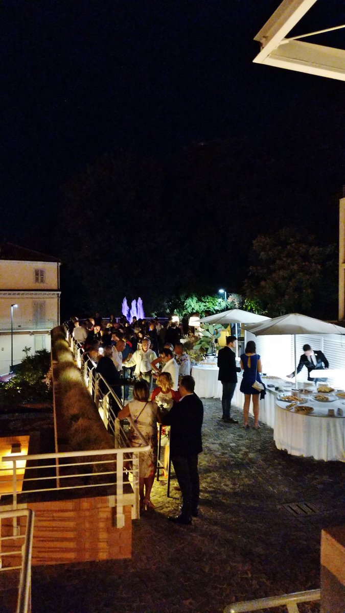 Grazie ad Andrea Bernetti per le prime foto di un evento che definire storico è poco, il primo #SIMFERPARTY 🍾🥂🍭🎂🍰 di giovedì 20 settembre al <a href="/SeePortHotel/">SeePort Hotel</a> a cura dei nostri specializzandi e a favore della <a href="/LegadelFilodOro/">Lega del Filo d'Oro</a>! C'eravate anche voi? Mandateci le vostre immagini!