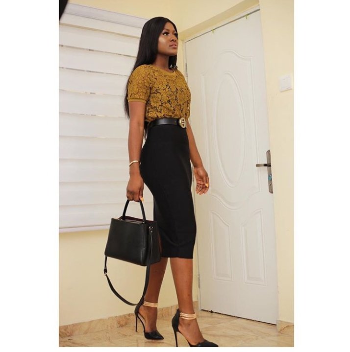 dee_toria1226's tweet photo. @Lasgidi4L As we r celebrating #alexunusual1million  the unusual girl with grace , with heart full of love, the girl that love hard, the girl that always wants the best for every1 around her n am proud to be part of her success story one way or the other #teamtolex 

Help like n RT. 😘😘 https://t.co/oZDA3EtuJn