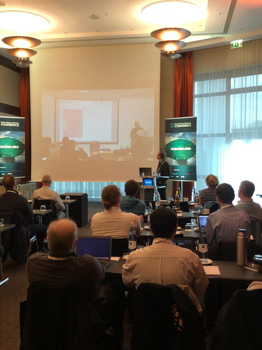 Maik Aussendorf is kicking off the 10th #osbconf ! /mn