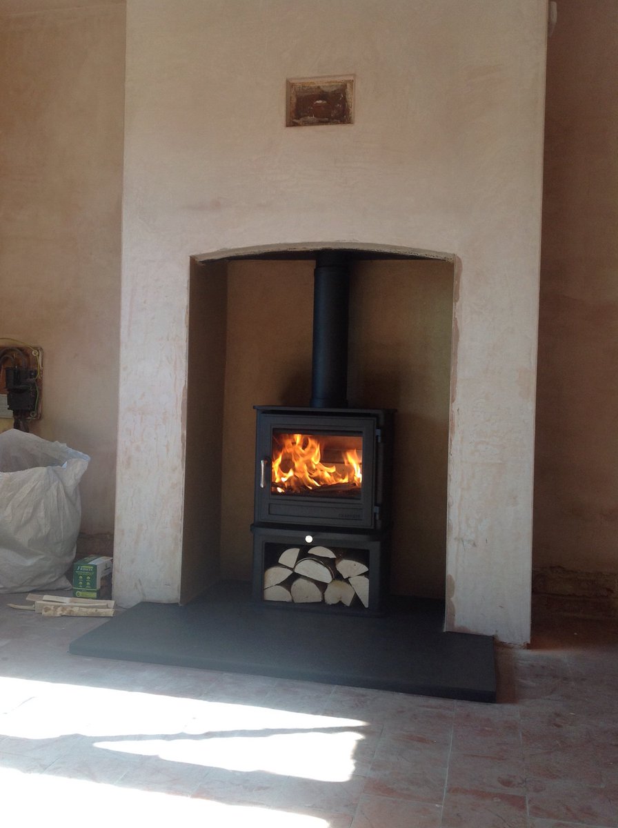 heatsourcerer's tweet image. #stove #inspiration #rutland - With autumn upon us now, stoves are coming into their own bringing warmth and focal point to your room like this great @ChesneysLtd #Salisbury 5 fitted yesterday. Why not pop into our showroom and see what we could do for you.