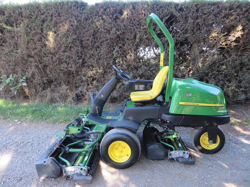 pilimited's tweet photo. Charterhouse Verti-Quake 2516 available now at PI Limited. Only £6950+vat with a new set of blades and FREE UK delivery. £100 to ROI £200 to mainland Europe #greenkeepingireland #golf #greenkeeping https://t.co/1ngrhpPWES https://t.co/BjGDPzpopD https://t.co/ThstqLHTyb