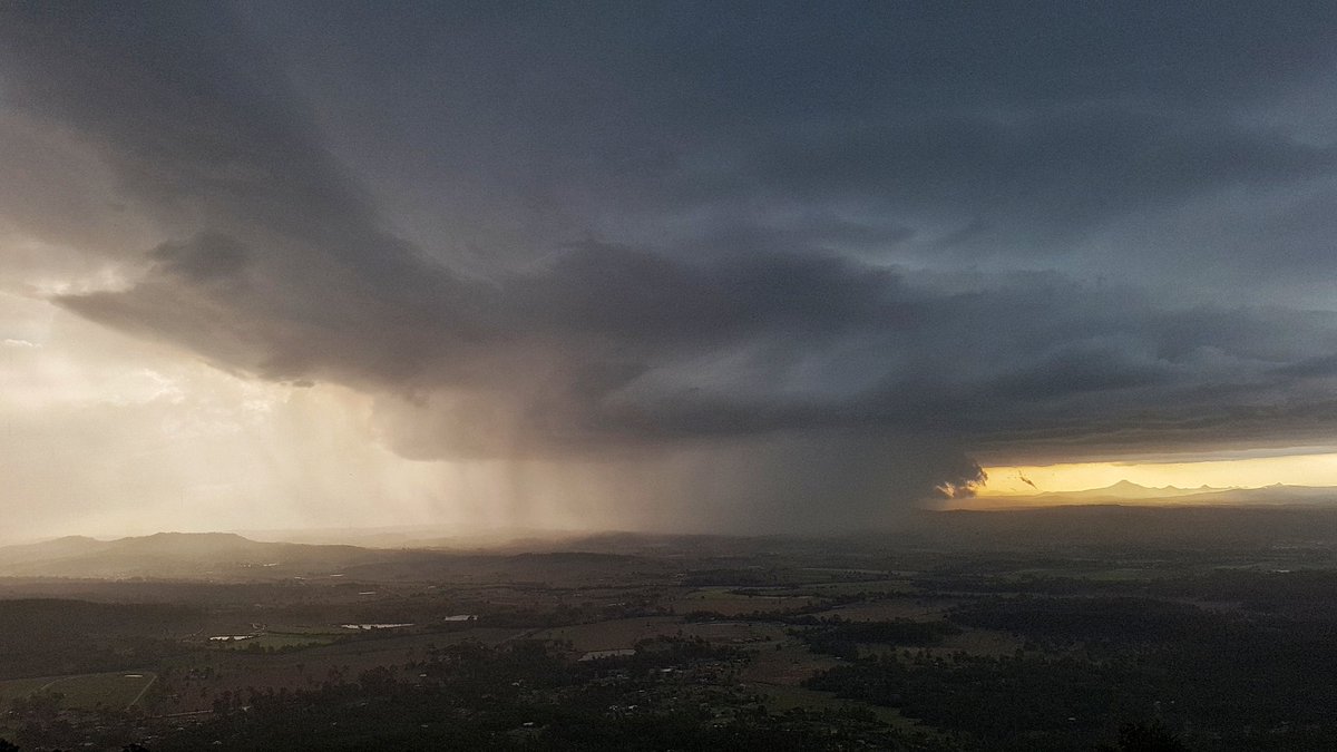 TheKateWall's tweet photo. Watching the storms going past Tamborine Mountain! #seqweather https://t.co/SPa79YsdfE