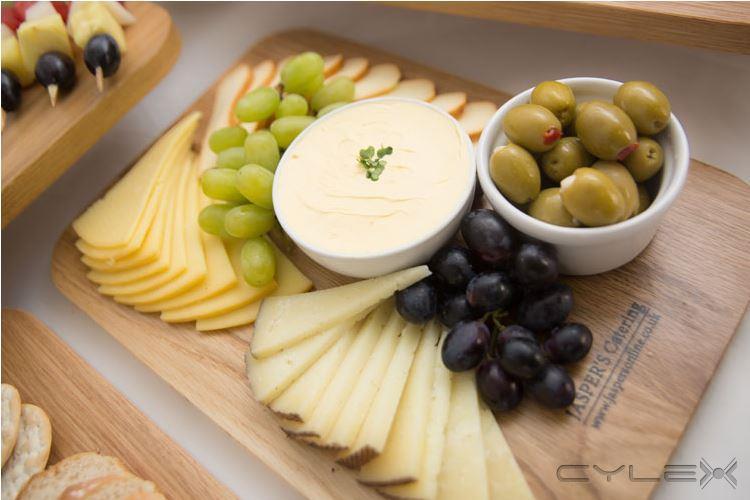 Jaspers_Ncl's tweet photo. Jasper’s #Newcastle can provide a delicious variety of #deluxe menus for any meeting or work event. Our Executive menu is a popular choice – presented on custom-made oak boards &amp; complete with a cheese, stuffed olives, grapes, soft bread and more! 🧀 Call 0191 487 4577 to order. https://t.co/tkqP6de8KD