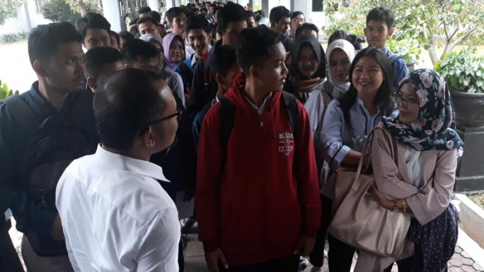 IYF_ID's tweet photo. https://t.co/XHNzKwXETJ
Wow! Dari total angkatan kerja sebesar 133 juta orang hampir 58 persen adalah lulusan sekolah dasar dan sekolah menengah. https://t.co/6Gxha8SviE