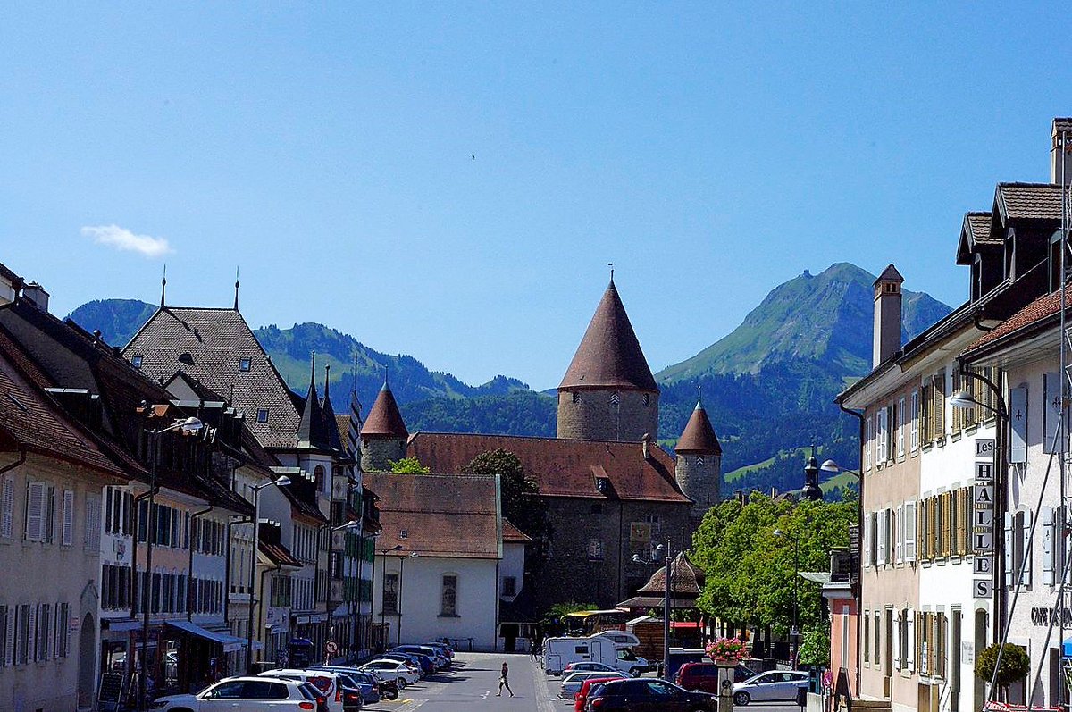 fieggentrio's tweet photo. Bulle (Switzerland) https://t.co/XrtXWYwRyD

Bulle is a municipality and place in the Swiss canton of #Friborg with about 23,000 inhabitants at 771 meters altitude and is the capital of the...

#Bulle #Switzerland #Travel #Tourisme #citytrip #Zwitserland #Suisse #Schweiz #Suiza https://t.co/jt7esN2bL9