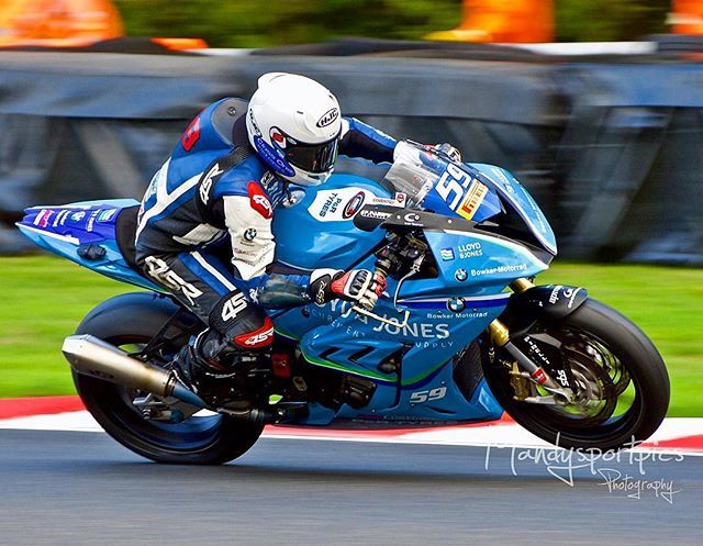 mandysportpics's tweet photo. @covey090 #wheeliewednesday #wheelie #prtyres #bmwbowker @hjc_helmets @forstreetracing @pirelli @gbracing_eu @officialbsb @oultonparkofficial #mandysportpics #oultonpark #bsb #superstock1000 #superstock #covey090 #racing #instaracing #bmwbowker #pirelli⦠https://t.co/2VaK5rhEBY https://t.co/4G44cHGQEZ