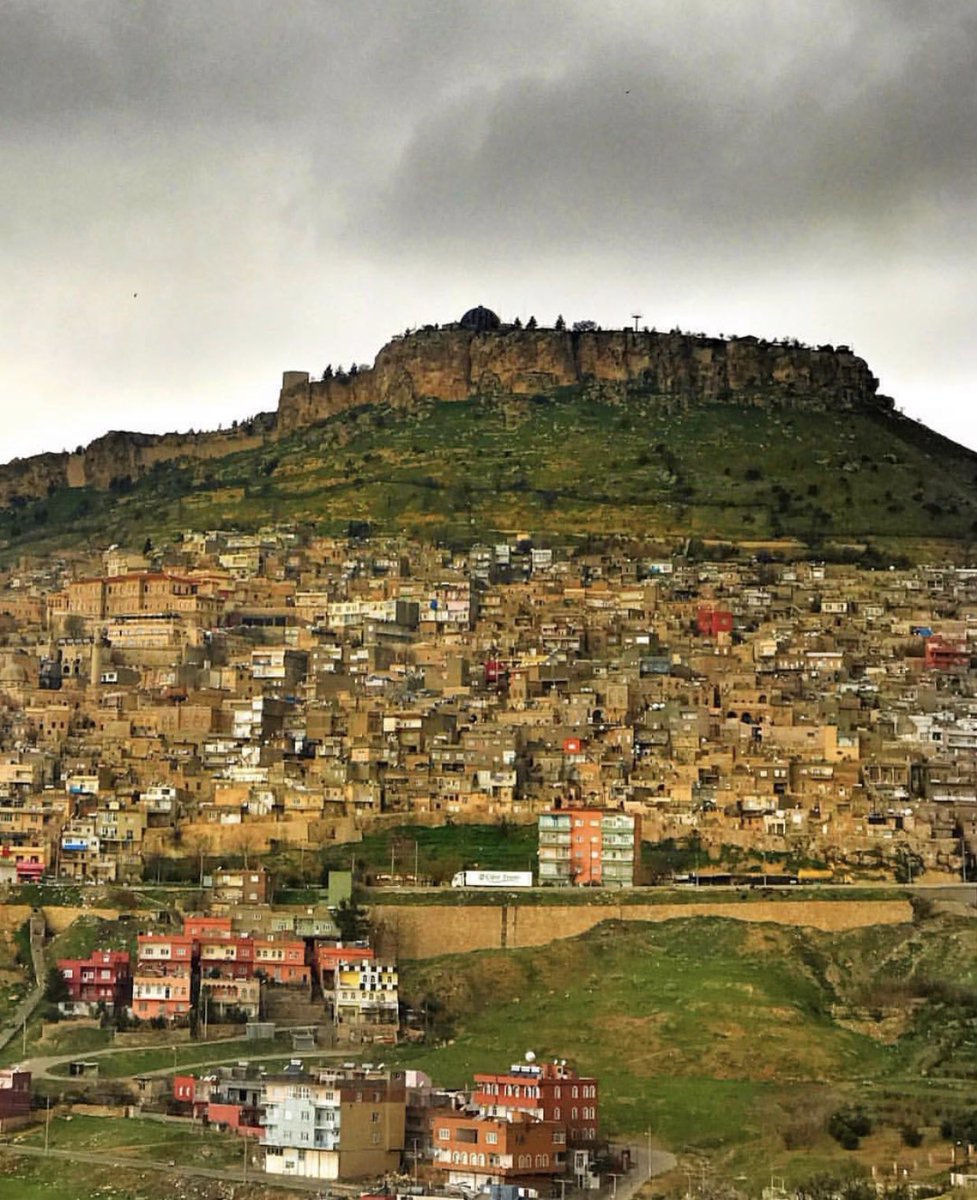 Murathan Mungan’ın bir sözü var;
“Bir kez girdi mi Mardin hayatına bir kader gibi takip eder..”

Mardin’e gelecek olanlara küçük bir uyarımız olsun.. 🌾