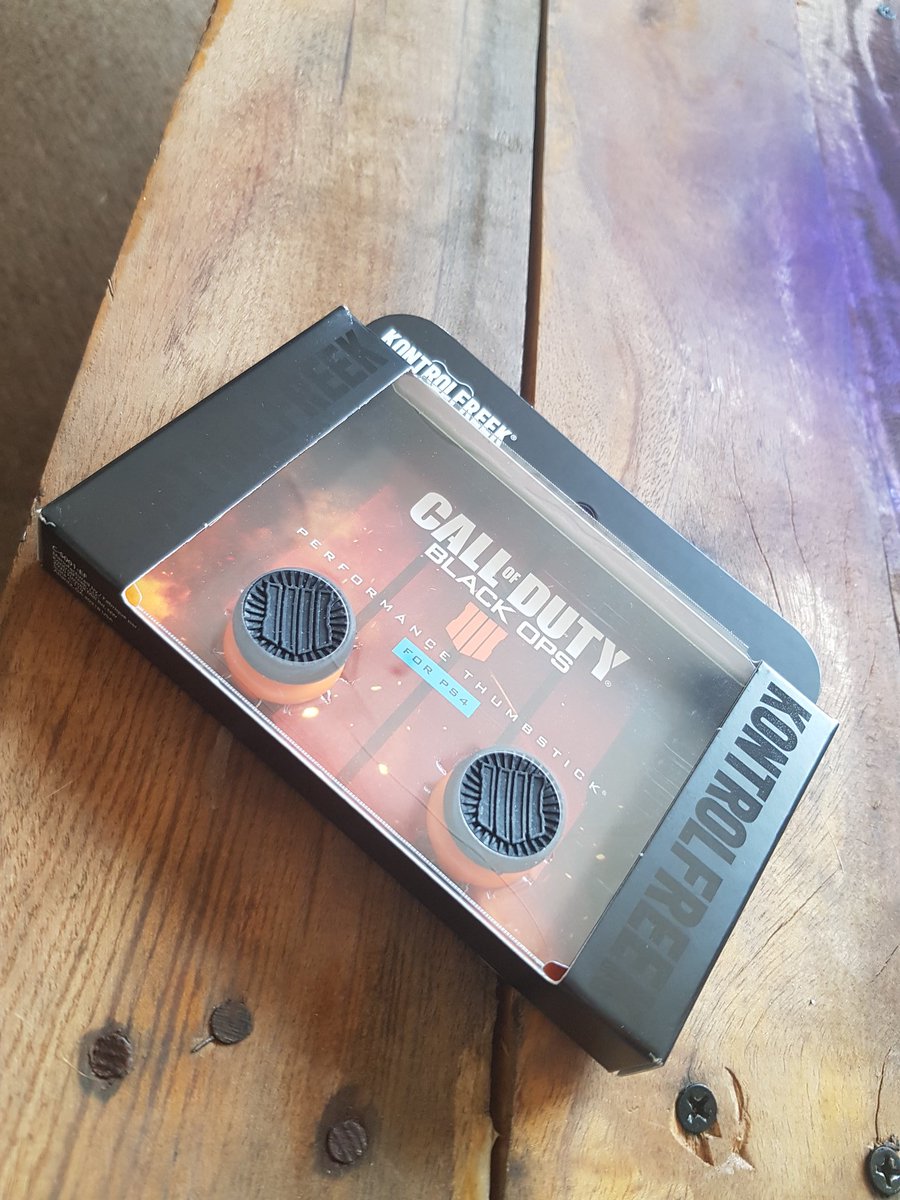 Dizzzy_Dee's tweet photo. My #BlackOps4 @KontrolFreek arrived today!! Major thanks to @EliteGamingRSA for the quick delivery and involved customer service!!

I would highly recommend anyone to them for Scuf and accessory purchases!!

#FirstInTheCountry
#CoDZA https://t.co/MPWRSiAwsD