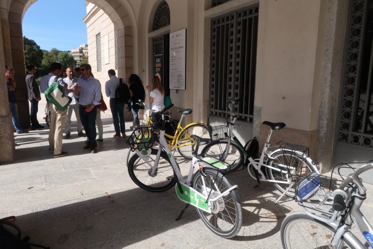 Bike sharing e la fine della febbre cinese verso sistemi sempre più tecnologici e a misura delle città! #bikenomist #bitride #bikesharingcity #freefloating #hybrid #zehus #technology ow.ly/mAQL50jdg4w