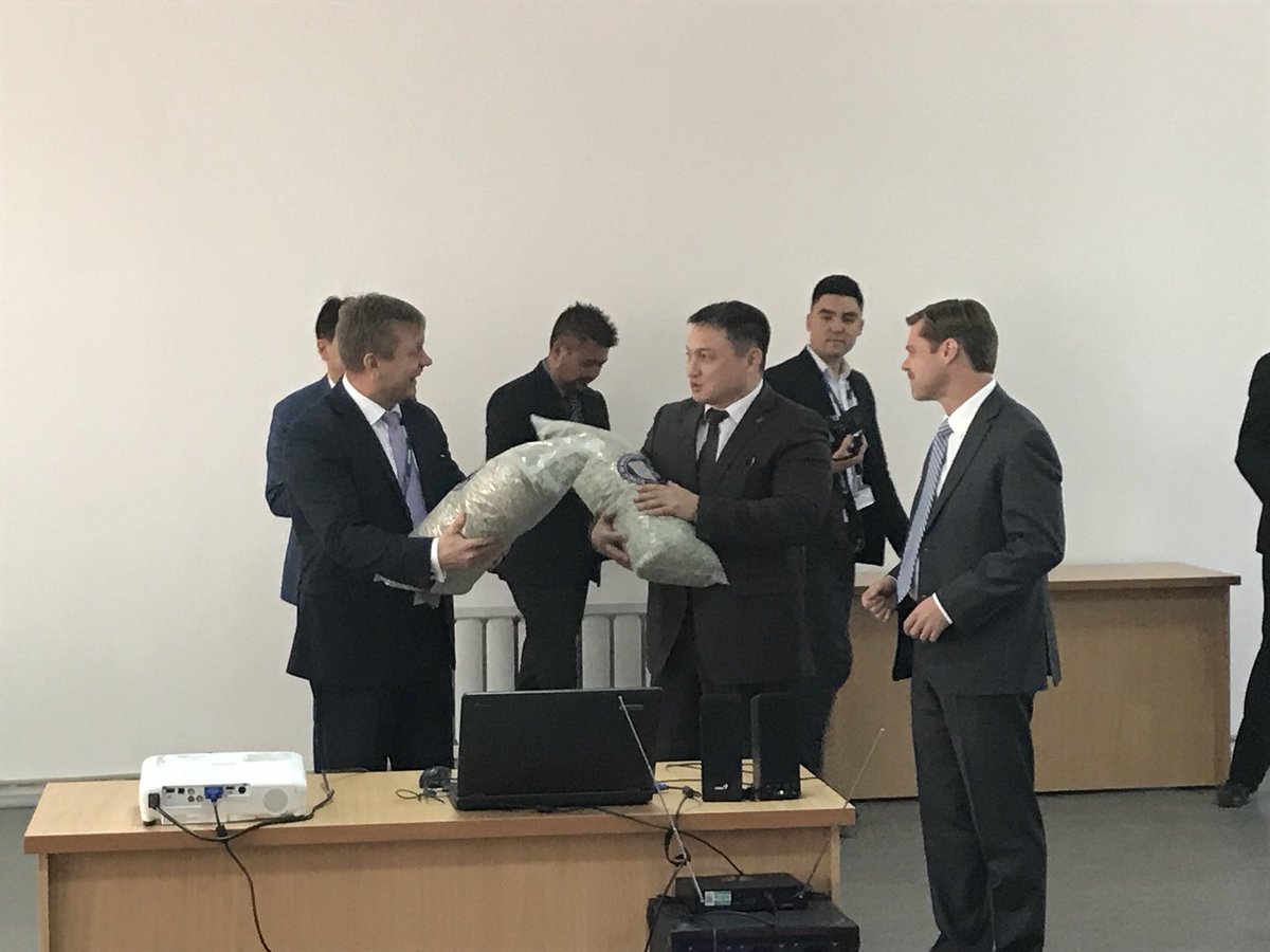 YuriFenopetov's tweet image. Today, @oscebishkek &amp;amp; @USEmbassyKG handed over packages of shredded 💵 💵 to the Kyrgyz State Customs Training Centre, for training of 🐕 services to combat the illegal transportation of 💵 💵, in the presence of a number of international &amp;amp; bilateral partners. #buildingcapacities