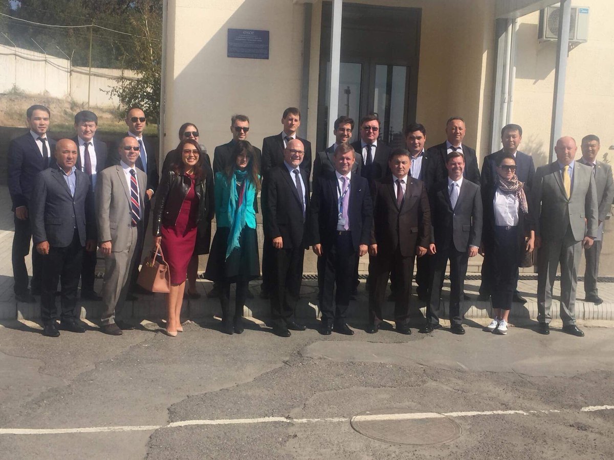 YuriFenopetov's tweet image. Today, @oscebishkek &amp;amp; @USEmbassyKG handed over packages of shredded 💵 💵 to the Kyrgyz State Customs Training Centre, for training of 🐕 services to combat the illegal transportation of 💵 💵, in the presence of a number of international &amp;amp; bilateral partners. #buildingcapacities