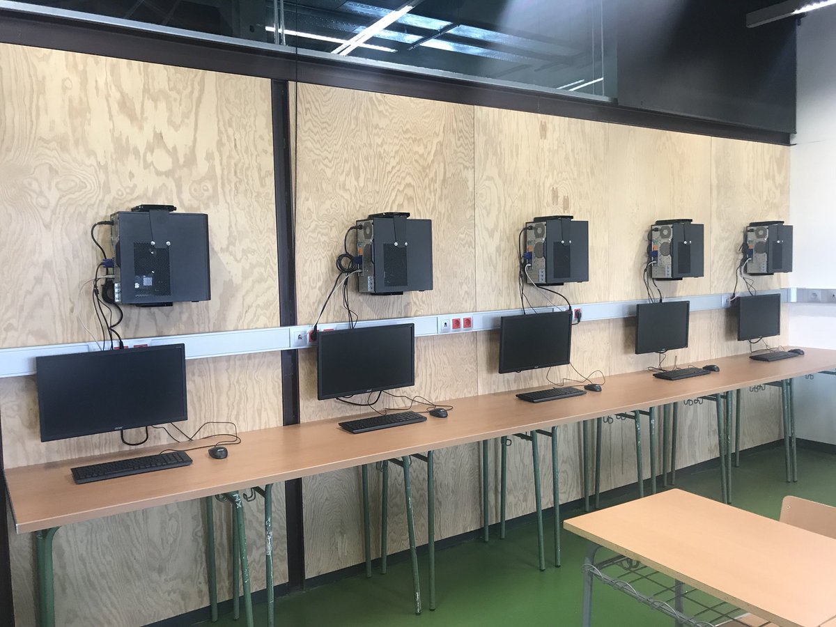 CoopuxSystems's tweet photo. Les noves instal.lacions d’equipament informàtic que realitzem permeten a l’alumnat disposar d’un espai més ampli de treball i còmode. Ens ajuda a garantir un ús correcte dels ordinadors i una llarga vida evitant manipulacions. #innovacio amb equipament de @AcerEducation #aulaTIC https://t.co/EXf7kgnb7p