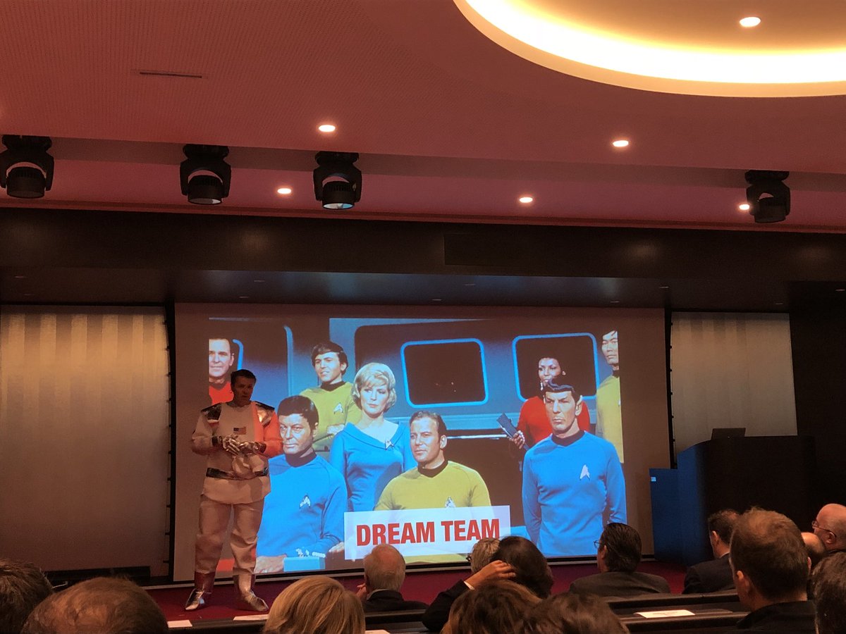 OlivierFech's tweet photo. La #DigitalMission @Oracle_France est lancée par @P_Barbedette : 3ème édition ! Bravo la dream team ! #IlEstPasBeauMonCostume https://t.co/S1JpfnuVKO