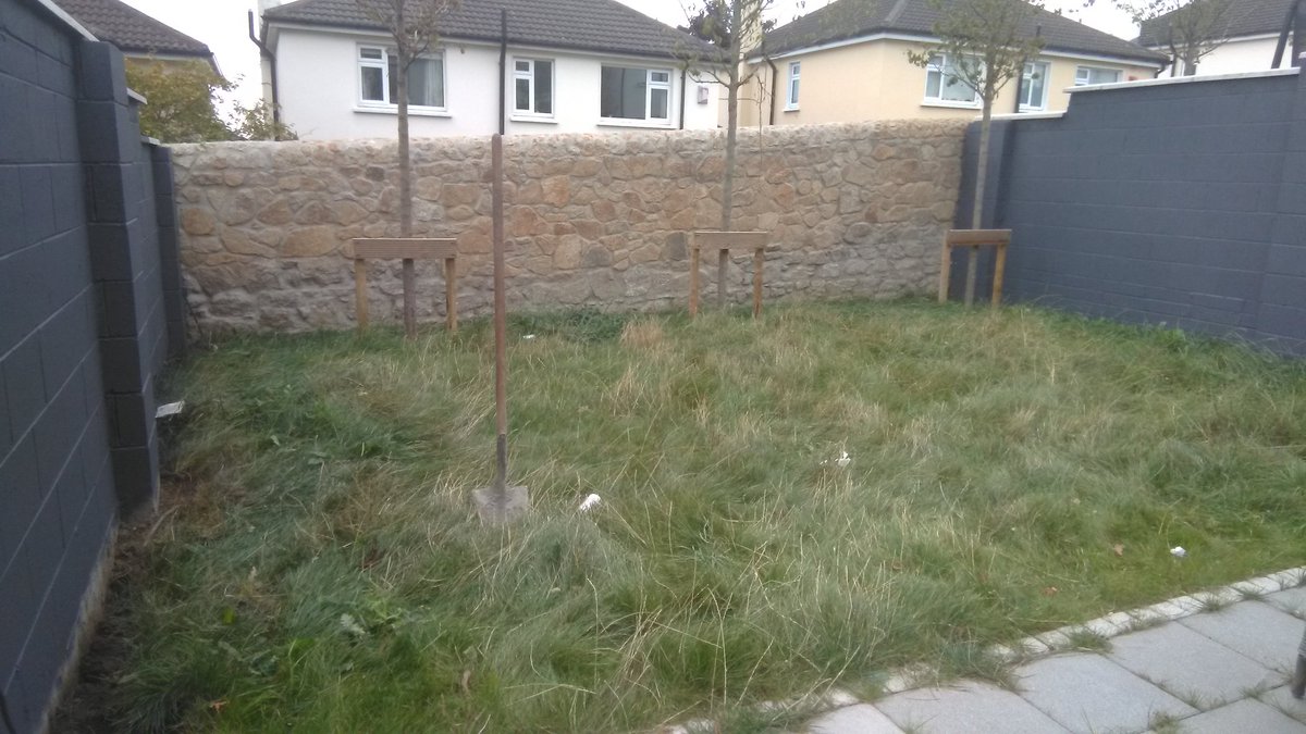 DubArtificial's tweet photo. Completed project in knockrabo, Goatstown with raised beds, low maintenance shrubs, screening trees, royal grass silk 35 artificial grass and a birdie putting green. #newbuild #knockrabo #goatstown #Ireland #golf #garden #Dublin https://t.co/Dv3QmrFp9r