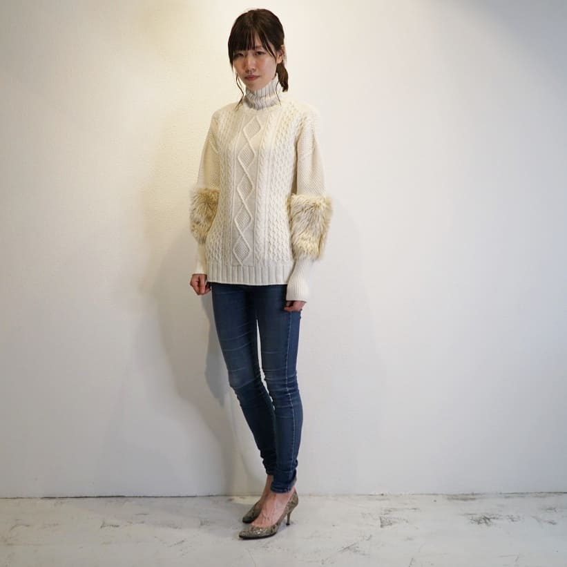 plaisir_tokyo_'s tweet photo. made in japanにこだわり
上質なウールとファーを組み合わせた
贅沢な大人のニット✨
シンプルコーデでも目を引く1枚♪
ORIVAR SAT
袖ファープルオーバーニット ¥29,000+tax
size:1
color:white,people,black
#plaisir
#プレジール
#秋葉原
#orivarsat
#ファー
#ニット
#madeinjapan https://t.co/0PL7SB90CL