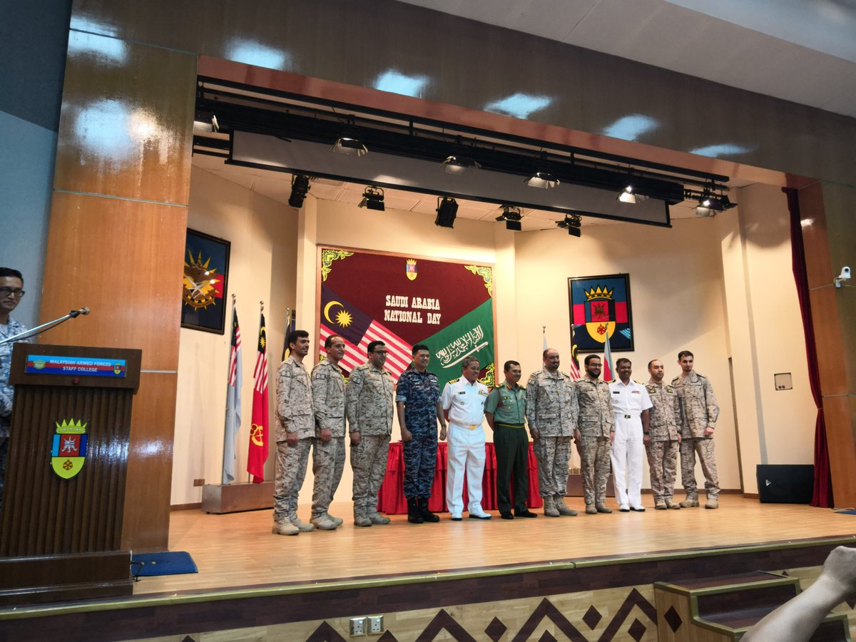 mmi403206's tweet image. 26 Sep 18. Saudi Arabia National Day Celebration at @MAFSC_ As college tradition to celebrate National/Independence Day for Oversea Course Participants. &quot;Happy National Day to all (7) Saudi Arabia OCP&quot; . 
#Unity
#DefenceDiplomacy
#LearnAndEnjoy
