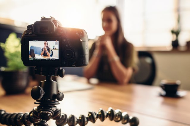 emma_mullinger's tweet photo. Today’s CMO must be nimble and quick in creating strategies around and executing on the production of marketing videos. @OracleMktgCloud #CX https://t.co/wjiB7zdTQ3 https://t.co/yRUQdHILCZ