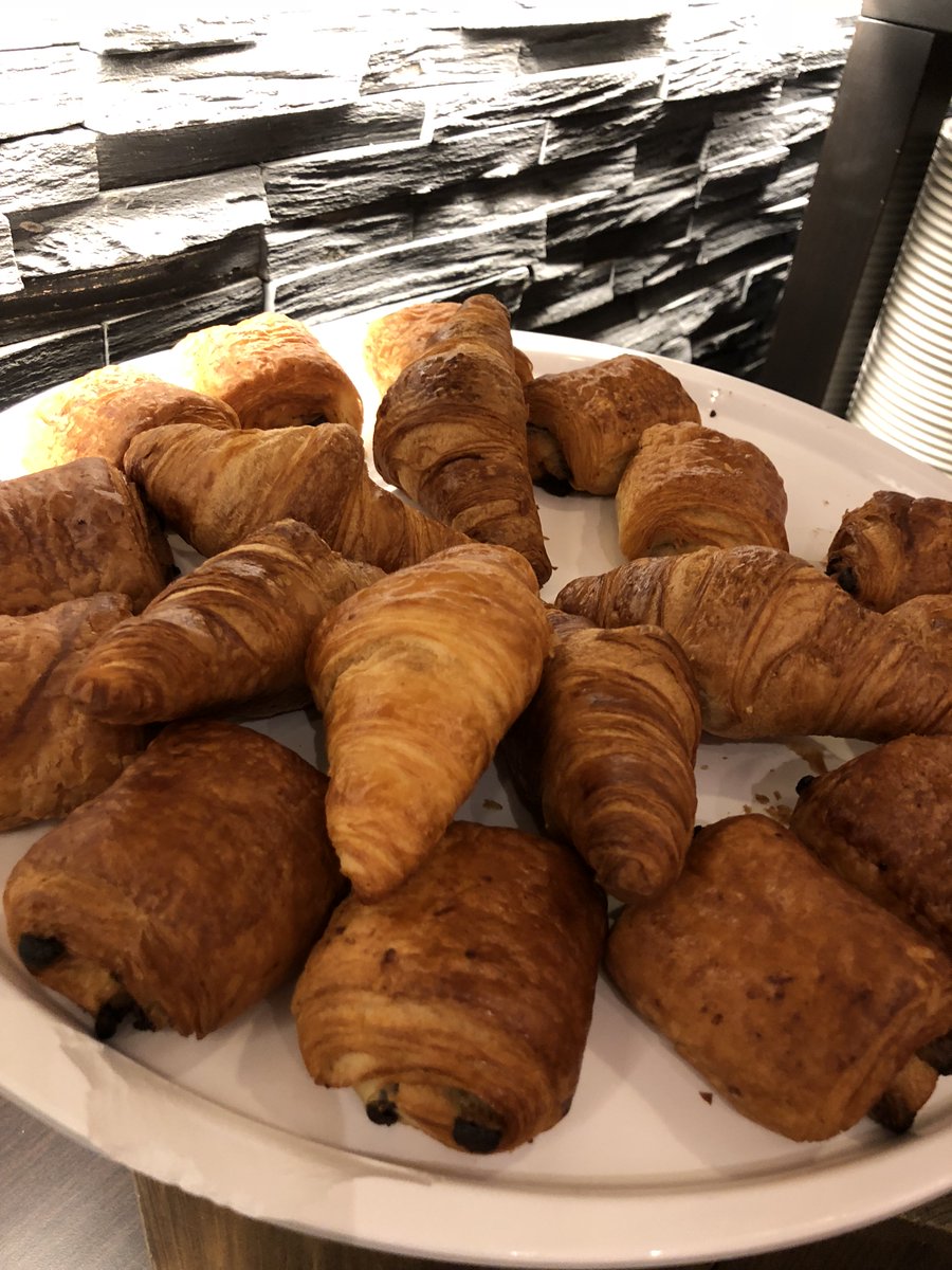 OSBConf's tweet photo. Some snacks during the first coffee break! #osbconf /mn https://t.co/XHKzoZERMu
