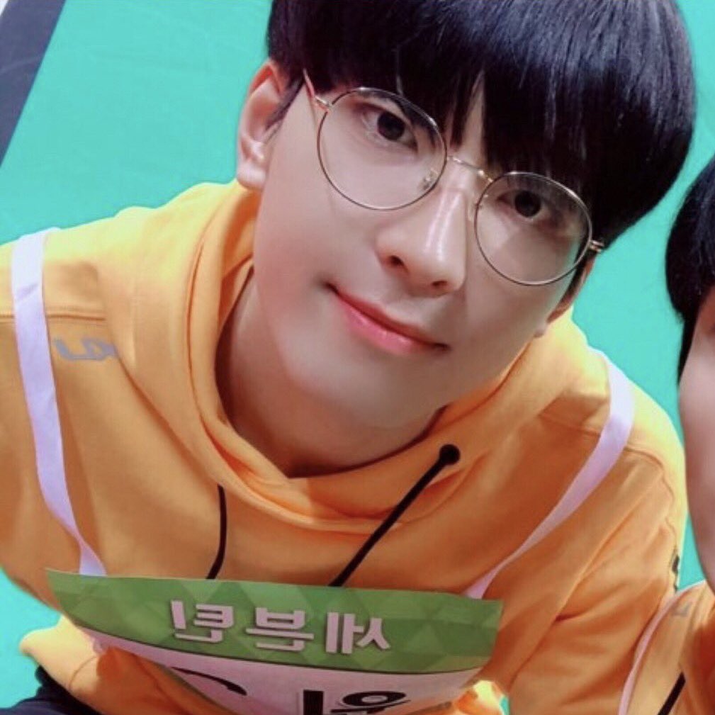 fallinwonwoo's tweet photo. 원💖우💖사💖랑💖해💖 https://t.co/qVtdJhgxPo