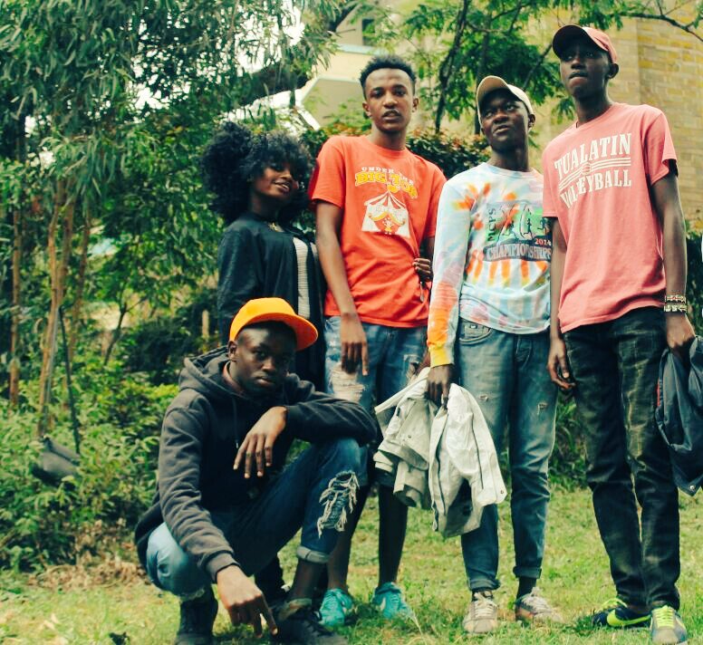 HSanyor's tweet photo. always having friends to share live moments.
#EMCREW🔥
#EMSHAKERS💪 https://t.co/2bz9K3pTCt