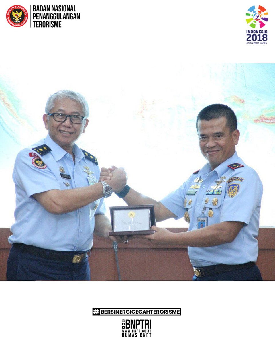 BNPTRI's tweet photo. Sestama BNPT Terima KKDN 53 Pasis SESAU Angkatan Ke-10 TP 2018
https://t.co/foTNhVivnV …
#bersinergicegahterorisme #antiradikalisme #antiterorisme #kebijakanberdampak #bnptri #bnpt#sahabatdamai #damailahindonesiaku #mahasiswa #KKDN #pasis #SESAU #indonesiadamai https://t.co/mKqLWy7YrF