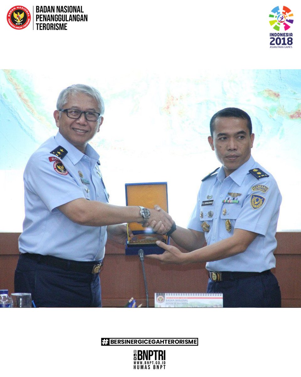 BNPTRI's tweet photo. Sestama BNPT Terima KKDN 53 Pasis SESAU Angkatan Ke-10 TP 2018
https://t.co/foTNhVivnV …
#bersinergicegahterorisme #antiradikalisme #antiterorisme #kebijakanberdampak #bnptri #bnpt#sahabatdamai #damailahindonesiaku #mahasiswa #KKDN #pasis #SESAU #indonesiadamai https://t.co/mKqLWy7YrF