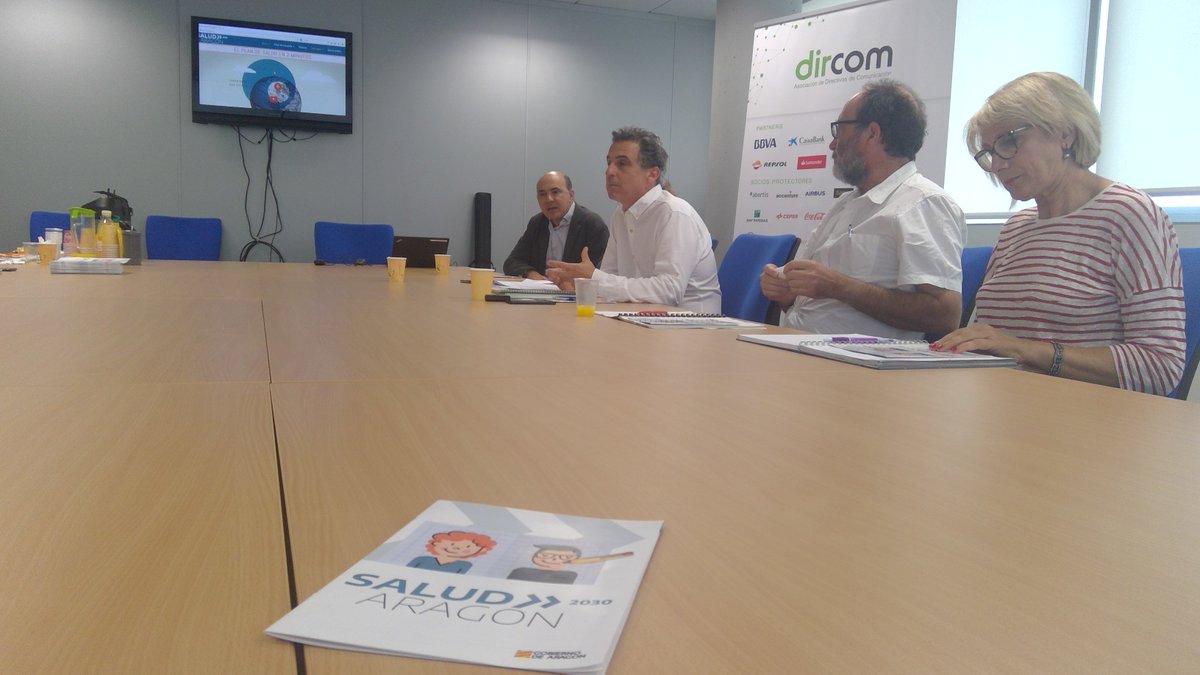 DircomARA's tweet photo. Arranca nuestro #DesayunoDircom.
Vamos a hablar de #salud en las organizaciones y de cómo la #Comunicación puede contribuir a lograr #empresas saludables. El director general de Salud Pública del @GobAragon, Francisco Javier Falo, presenta el Plan #Salud2030 a los #socios. https://t.co/GXHaHvujgp