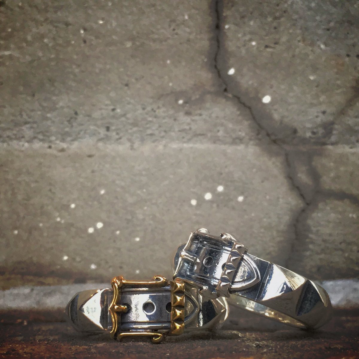 DEALDESIGN925's tweet photo. 【#2018aw #new #ring 】
BY COLOR STUDS RING ￥15,000+tax
#dealdesign #silver925 #brass #silveraccessory #accessory #silveraccessoryshop #aw #collection #belt #beltring #studs #studsring #gothic #punk 

https://t.co/HUvK9HAdbJ https://t.co/sFiBCMbO0o