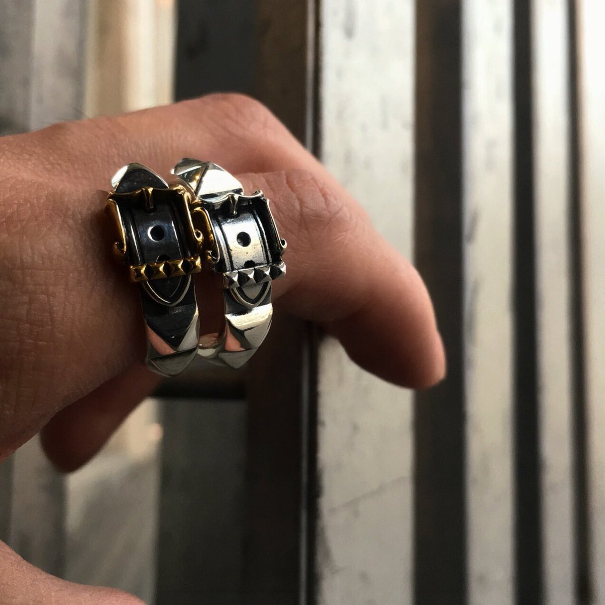 DEALDESIGN925's tweet photo. 【#2018aw #new #ring 】
BY COLOR STUDS RING ￥15,000+tax
#dealdesign #silver925 #brass #silveraccessory #accessory #silveraccessoryshop #aw #collection #belt #beltring #studs #studsring #gothic #punk 

https://t.co/HUvK9HAdbJ https://t.co/sFiBCMbO0o