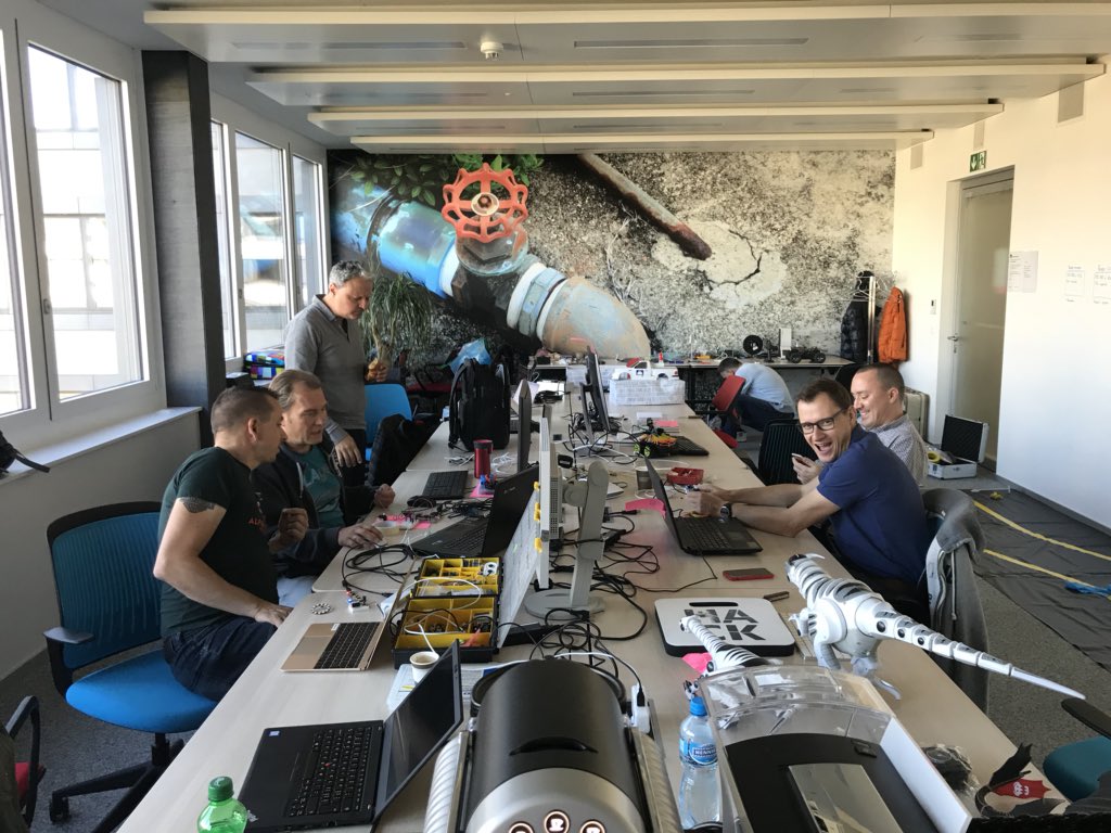 StoobUrs's tweet photo. Team SafeT-Rex am #Hackathon der @AXA_Schweiz https://t.co/dGc5ZWHaoR