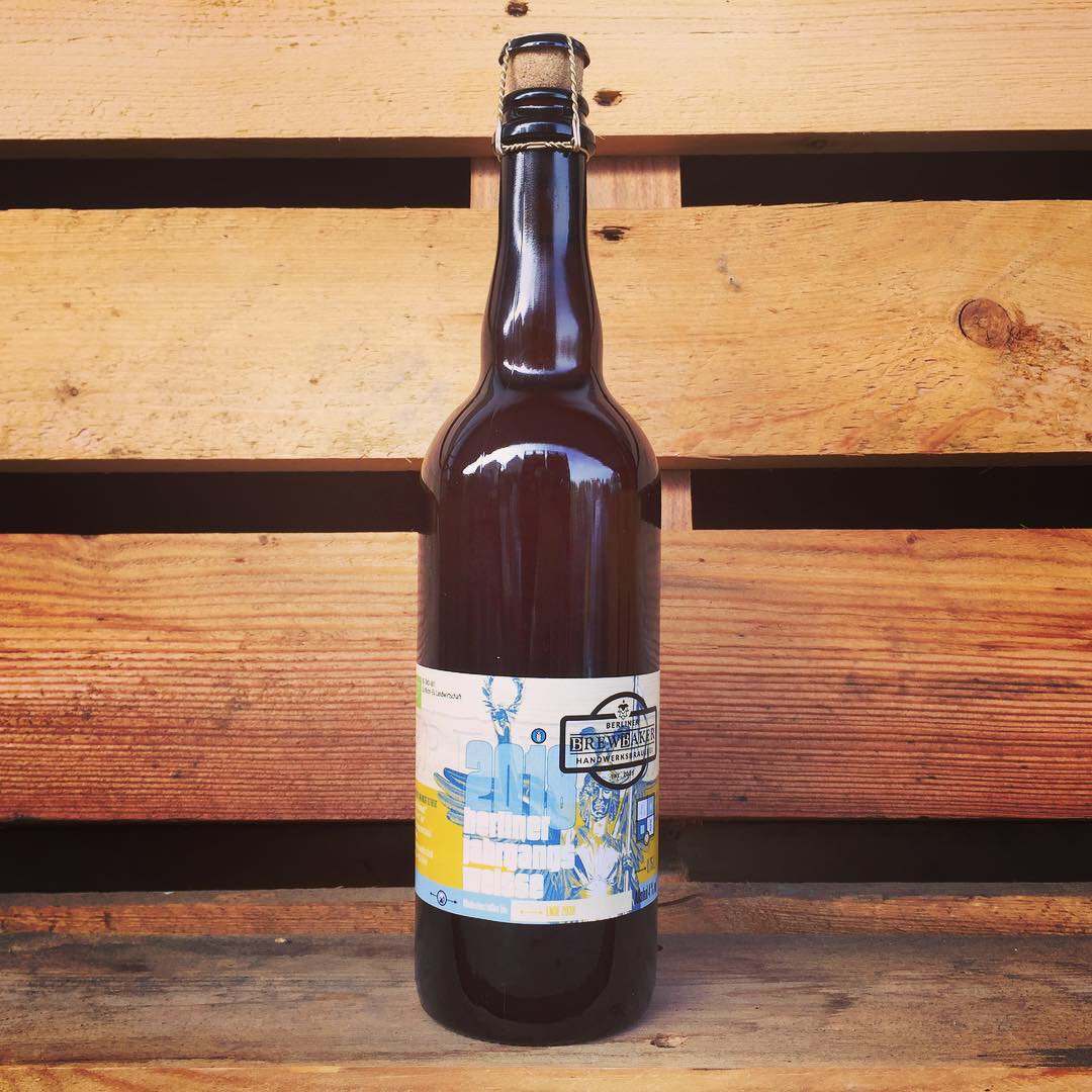 Die Jahrgangsweisse 2018 ist endlich da! Als „große Schwester“ unserer normalen Weissen sind die Jahrgangseditionen ja immer speziell und intensiv, aber diese hier ganz besonders: sie wurde mit ganz alten, historischen Malzsorten gebraut. Unbedingt probieren!
.
#berlinerweisse