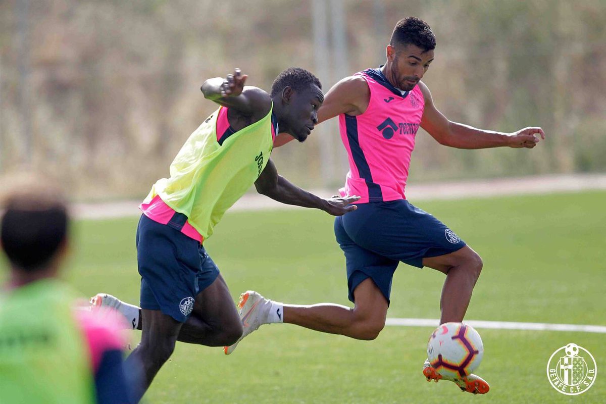 CFans19ARD's tweet photo. Preparando el partido de mañana ante el Alavés. La última vez que jugaron contra el Alavés en casa Ángel consiguió meter 2 goles.
💪🏽💪🏽💪🏽 https://t.co/xwuth3K1Ot