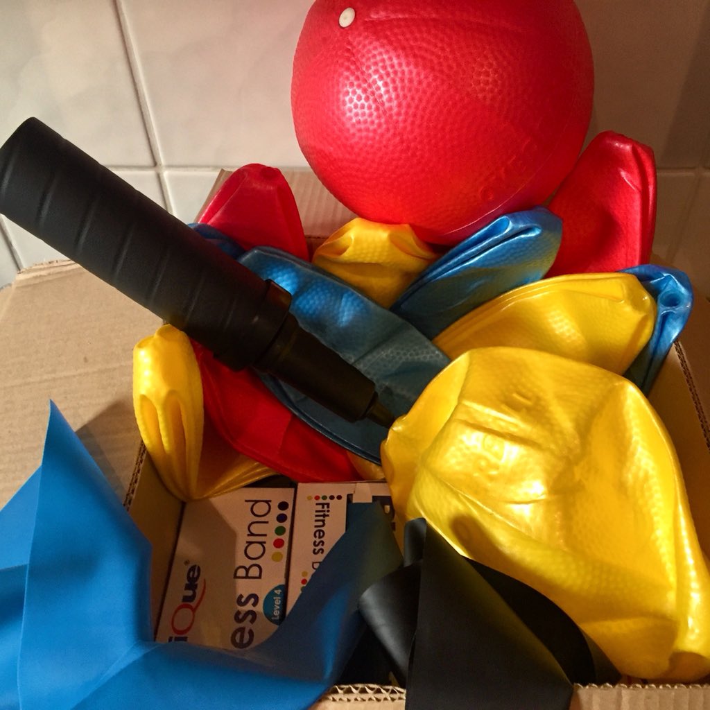 body_collective's tweet photo. New balls please! Tonight’s arm warm up in #BarreBodySculpt; pumping up the balls! 😹 Be the first to take our new balls and bands out on the mat tonight at our Fulham studio. @MamparaDance @MoveGB #newballsplease #londonfitness #londonfitfam #activebody #barrefitness #bodysculpt https://t.co/CuPcSAEEwQ