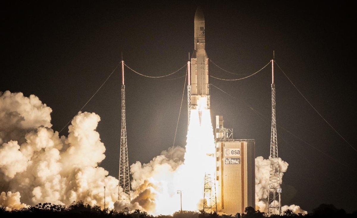 BFMTV's tweet photo. 100ème vol réussi pour Ariane 5 ! Mais l'heure de la retraite approche https://t.co/RI5WIN43w2 https://t.co/ygBDNihf2X