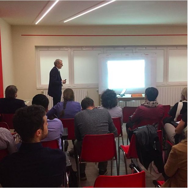SartorieDigital's tweet photo. Umberto Zanini presenta la legge che prevede che anche i possessori di #partitaIva utilizzino la #fatturaelettronica tramite il sistema SDI (Sistema di Interscambio) dal 1 gennaio 2019 #sartoriedigitali #fatturazioneelettronica #digitaltransformation #pmi #professionisti https://t.co/FQQcFxi1N8
