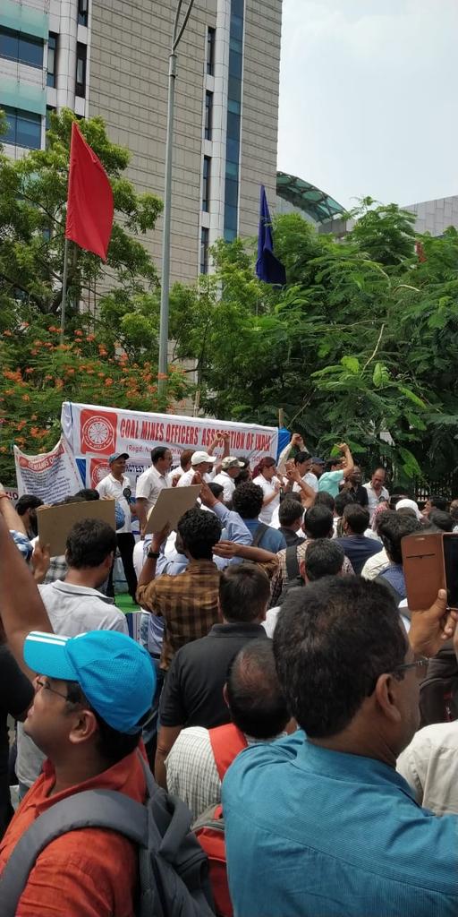 Ganeshk96562991's tweet photo. @Ra_Avishek @CoalIndiaHQ @bsindia #RemovePayAnamolyCIL #Reject3rdPRC Dpe guidelines violated only CIL is a PSUs where no rule regulations officer gets less Salarly than his own staff https://t.co/qj0Tbec28K