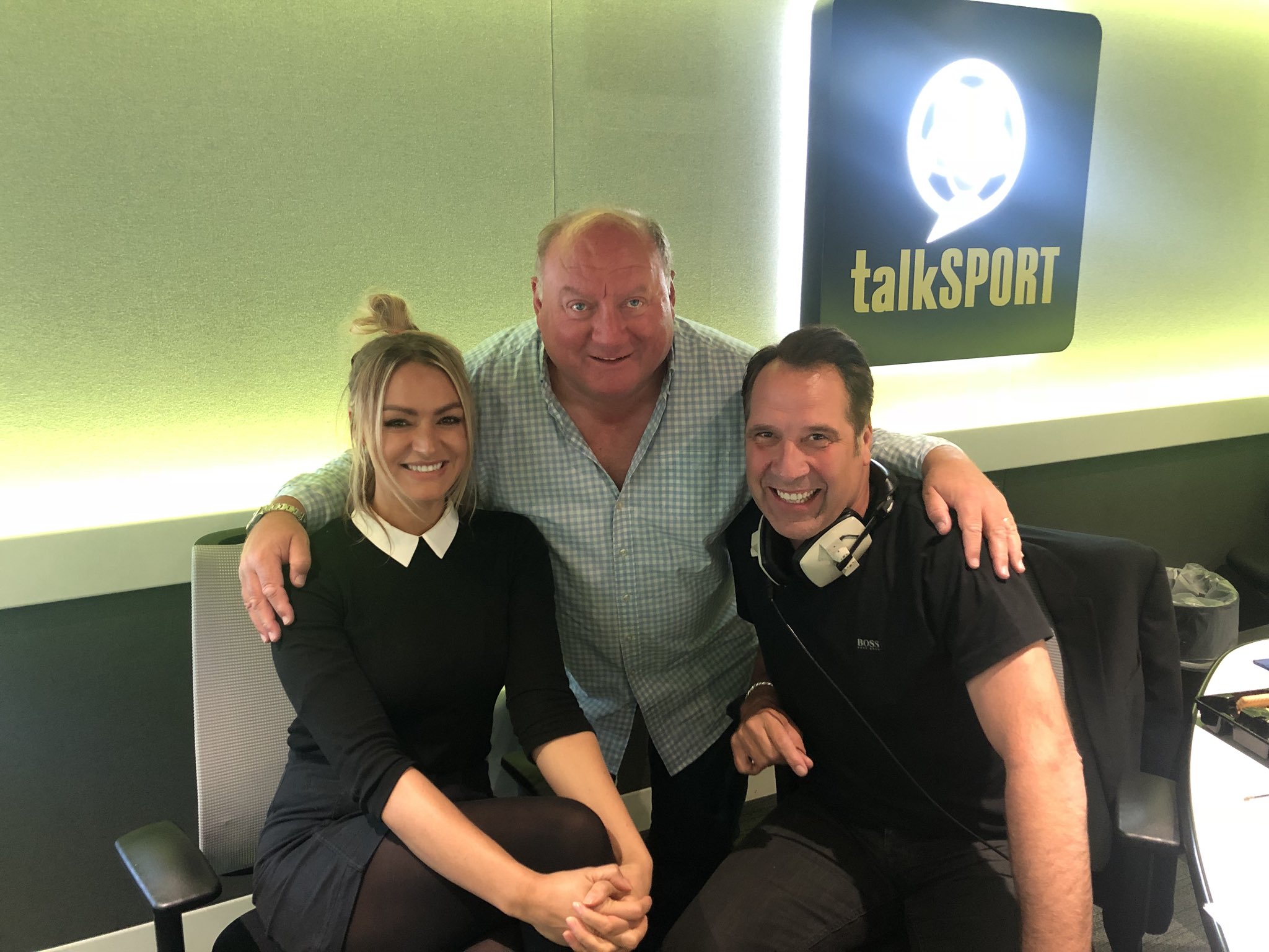 Laura Woods on Twitter: "This Morning’s Family Photo 😍 @talkSPORT…