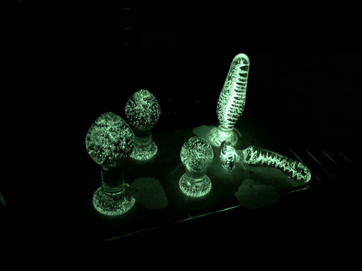 TabooVideoMlk's tweet photo. Need some light in your life? Checkout these awesome ✨Glow in the dark✨ plugs! Only a few left in stock so be sure to grab one quick! 

#taboovideo #pnw #smallbusiness #adultstore #portland #taboomlk #pornshop #buttplug #plug https://t.co/6KVqFsja6a