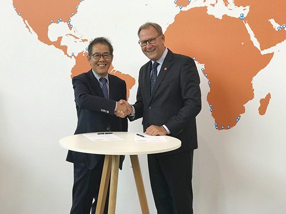 FurunoSA's tweet photo. #SMM2018 Furuno and Radio Holland solidified their partnership with distributorship agreements. The companies have been working together in the global maritime market for more than 55 years. #maritime #furuno #SMM2018 https://t.co/hJhbEaldSV