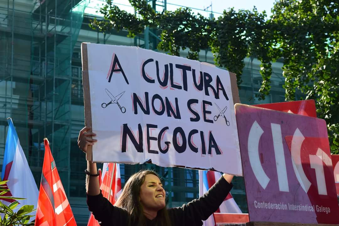 EeMGaliza's tweet photo. [#ESADG] Hoxe estivemos xunto ás estudantes da .@esadgalicia para reivindicar a boa saúde das ensinanzas artísticas e parar os recortes da .@Xunta! ✊📣

#EnsinoDigno #UniversidadeDigna

https://t.co/omvsMjL0HR https://t.co/CbMjXv0bPZ