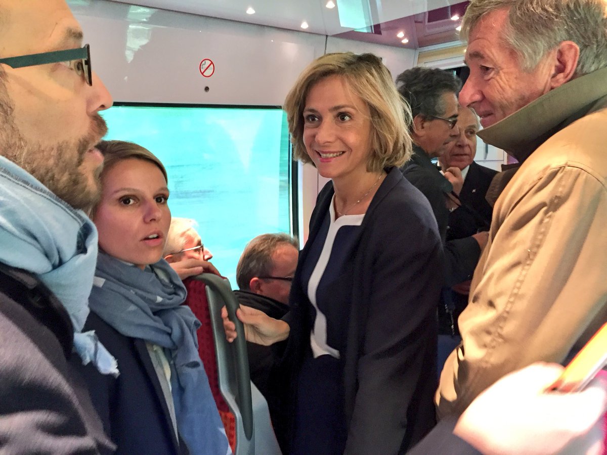 avecValerie's tweet photo. 🚇 @vpecresse inaugure ce matin les nouvelles rames de la #ligneL plus spacieuses et plus confortables. En 2021 la ligne sera totalement équipée. #TransportsIDF https://t.co/dqEFYNzfLk