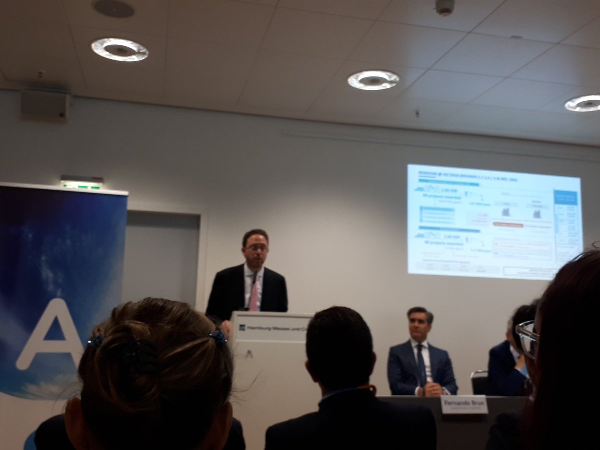 @GlobalWindSummit in Hamburg listening to Subsecretary of the Ministry of Energy, Sebastian Kind, sharing Renovar program details with German companies.
#ArgentinaWind 
#GlobalWindSummit 
#GlobalWindEnergyCouncil