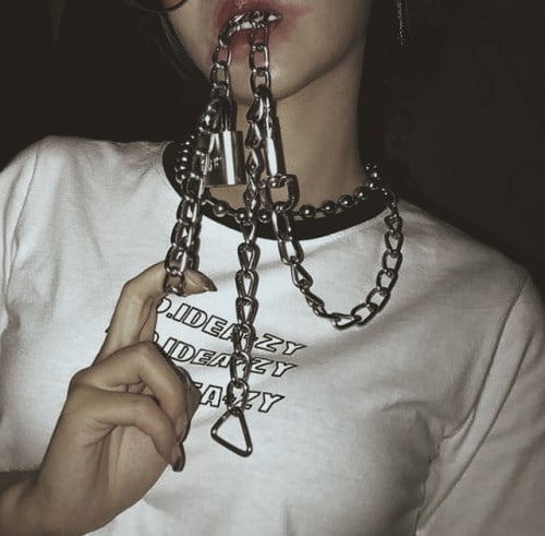 CrownedChains's tweet photo. `` Sᴏ ᴡʜᴀᴛᴛᴀ ɢᴏɴɴᴀ ᴅᴏ - - ``
» Chain Chompette !
❧ Same as you, Semi - Lit
❥ Friendly Writer !
❥ New To MB Verse
❧ Ship w/ chem
» #SmokingWriter
`` - - Wʜᴇɴ ᴛʜᴇ ᴡᴏʀʟᴅ ᴅᴏɴ'ᴛ ᴏʀʙɪᴛ ᴀʀᴏᴜɴᴅ ʏᴏᴜ. `` https://t.co/VmX2eMYsSM