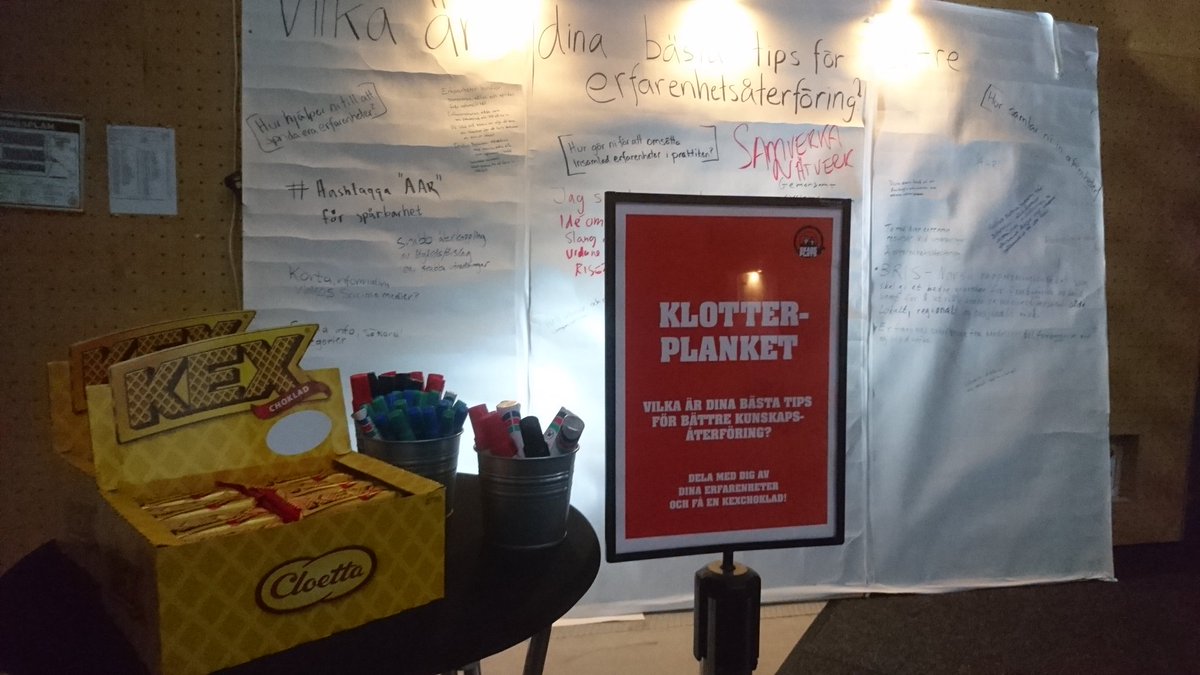 LottaVylund's tweet photo. Klotterplanket börjar fyllas på men flera goda exempel efterfrågas! Kom och klottra och få en kexchoklad, eller skriv här så fyller jag på. #skadeplats2018 #skadeplats https://t.co/xi8xz9UZZ2