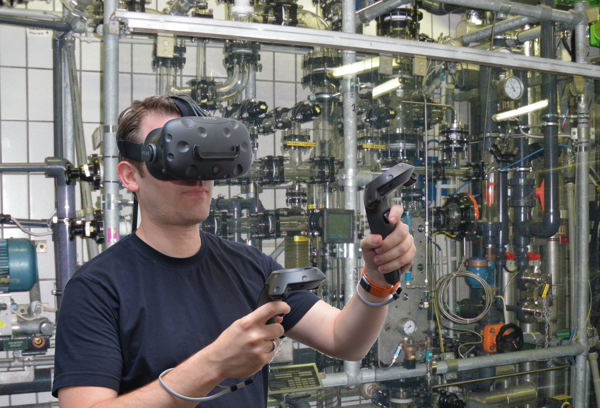 Virtual Reactor for Training: CITEC is participating in the “Charming” project, which aims to better and more effectively train industry workers in a virtual environment. bit.ly/2DrT1g7