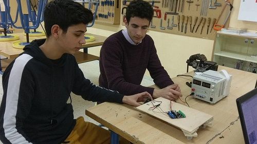 Linaschool1's tweet photo. Francisco Ruiz: “La robótica fomenta el trabajo en grupo y la capacidad de investigación” https://t.co/TKdMXVxGxx #educación #feedly https://t.co/JYo7EswgyY