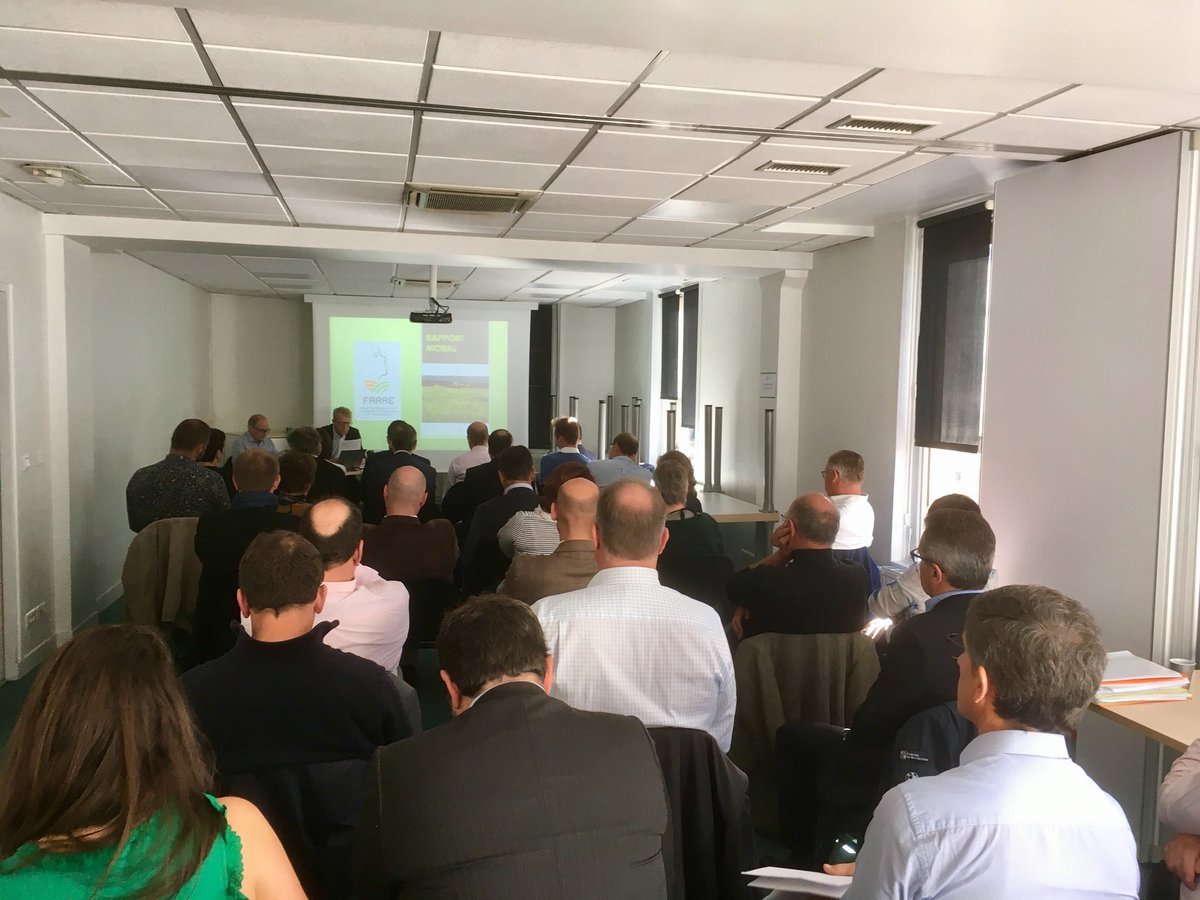 AssoFARRE's tweet photo. A l’occasion de l’assemblée générale de @AssoFARRE , @smessaertluc remercie tous ceux qui ont œuvré au rayonnement de l’association depuis 25 ans et notamment les présidents qui l’ont précédé : Jean Thiault, Alain Forni, @ChLambert_FNSEA Bernard Guidez et @agritof60 https://t.co/OXJi8RH96G