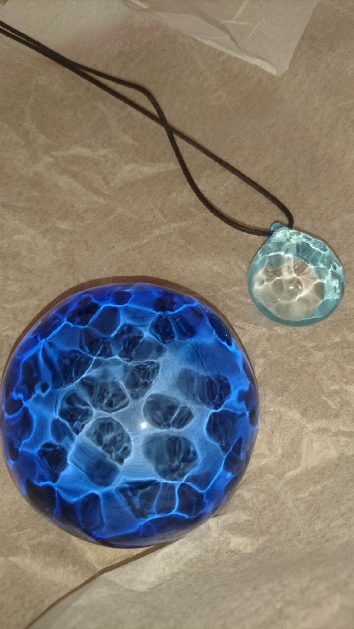 光の模様のペーパーウェイト 光の模様のぺーパーウェイト No.18（青） | iichi 日々の暮らし